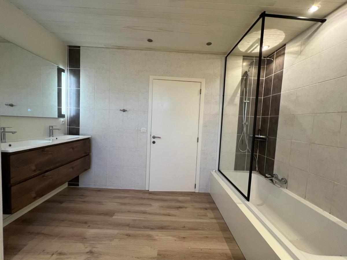 Ruim App. Met Grote Garage Apartment Ieper Luaran gambar